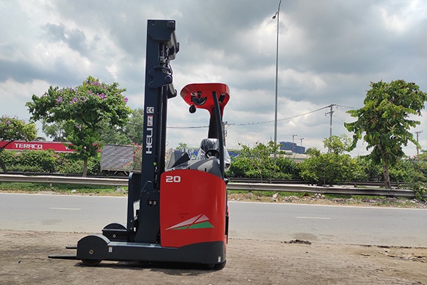 Xe Nâng Reach Truck Ngồi Lái