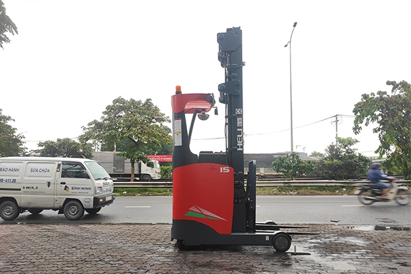 Xe Nâng Reach Truck 1,5 Tấn