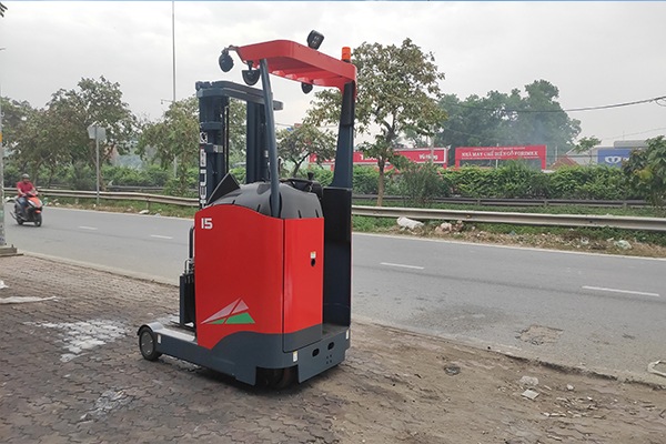 Xe Nâng Reach Truck đứng Lái