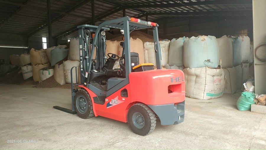 Xe Nâng H3 Series Trong Ngành Nhựa