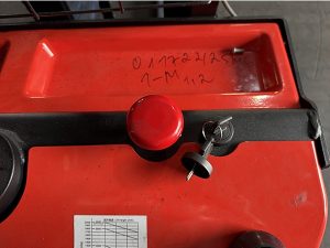 Chìa khoá và công tắc nguồn khẩn cấp
